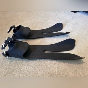 Force Fin split toe flippers